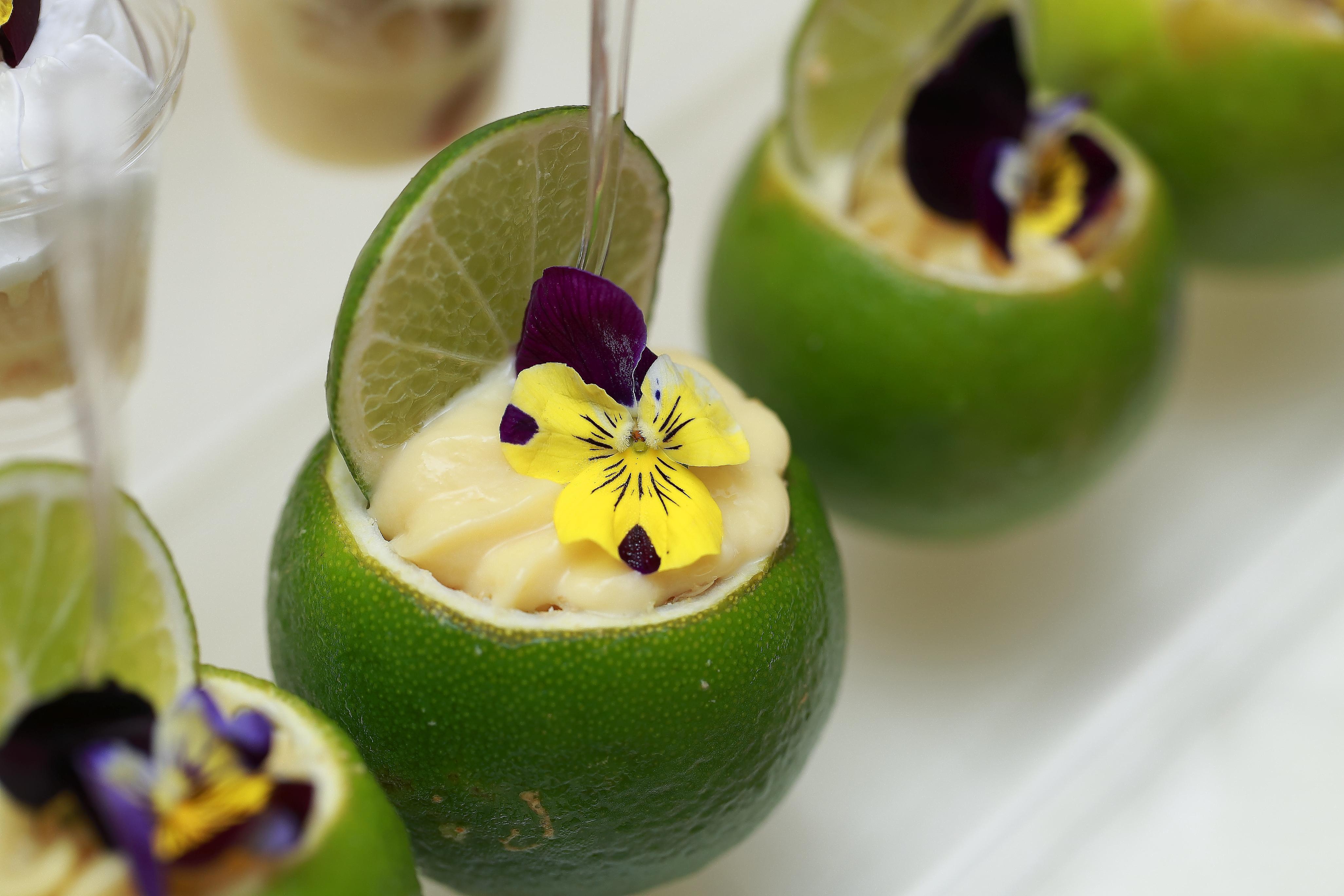 Bristol Panama, A Registry Collection Hotel Dış mekan fotoğraf A lime being used as a garnish