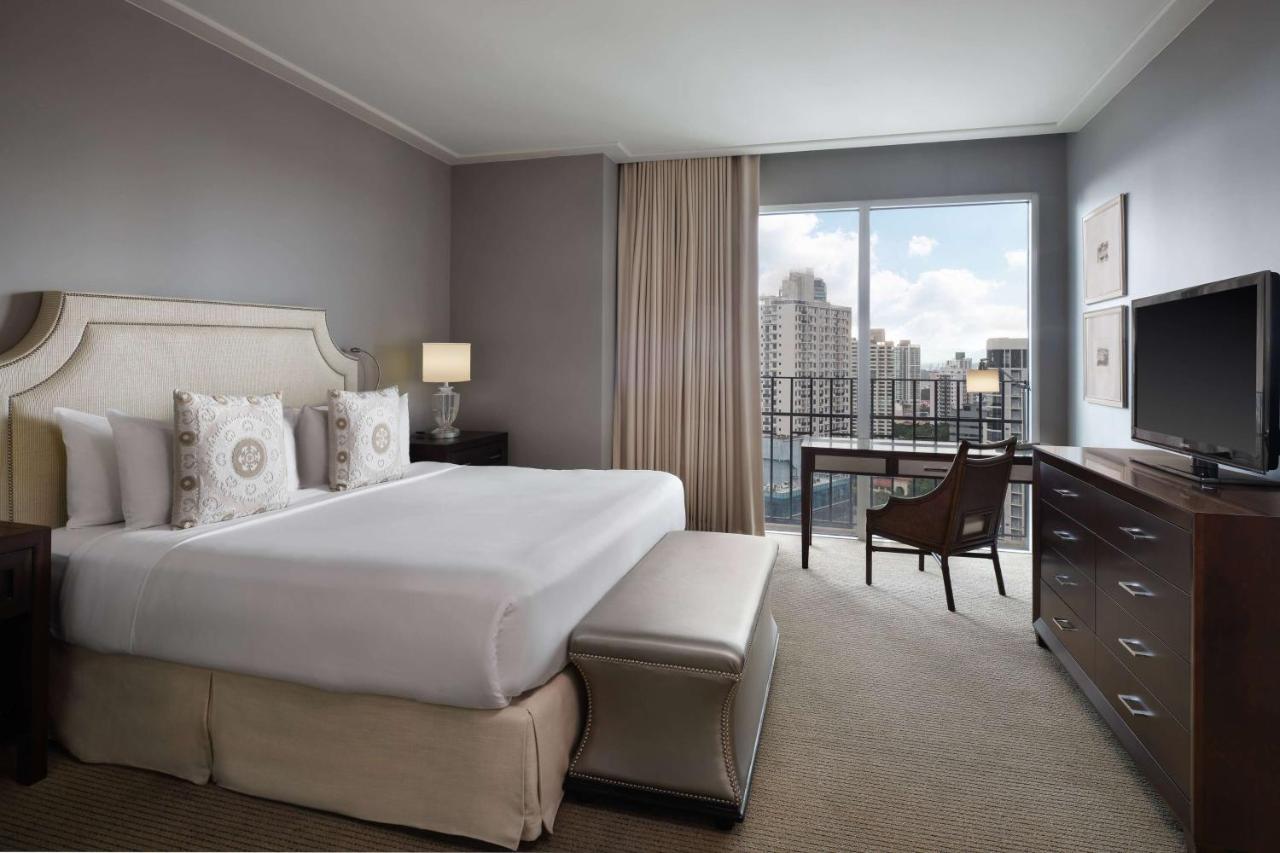 Bristol Panama, A Registry Collection Hotel Dış mekan fotoğraf A bedroom at the JW Marriott San Antonio