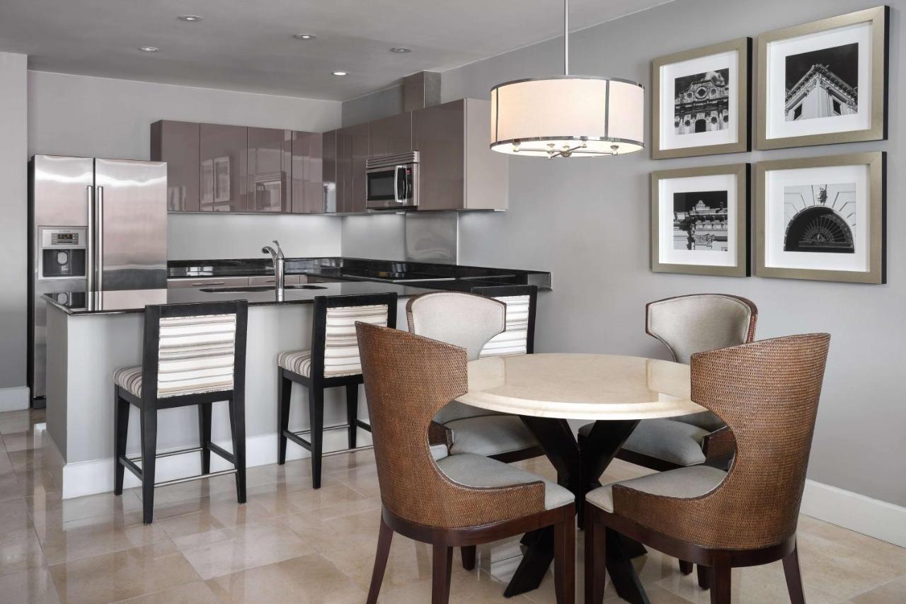 Bristol Panama, A Registry Collection Hotel Dış mekan fotoğraf A kitchen and dining room
