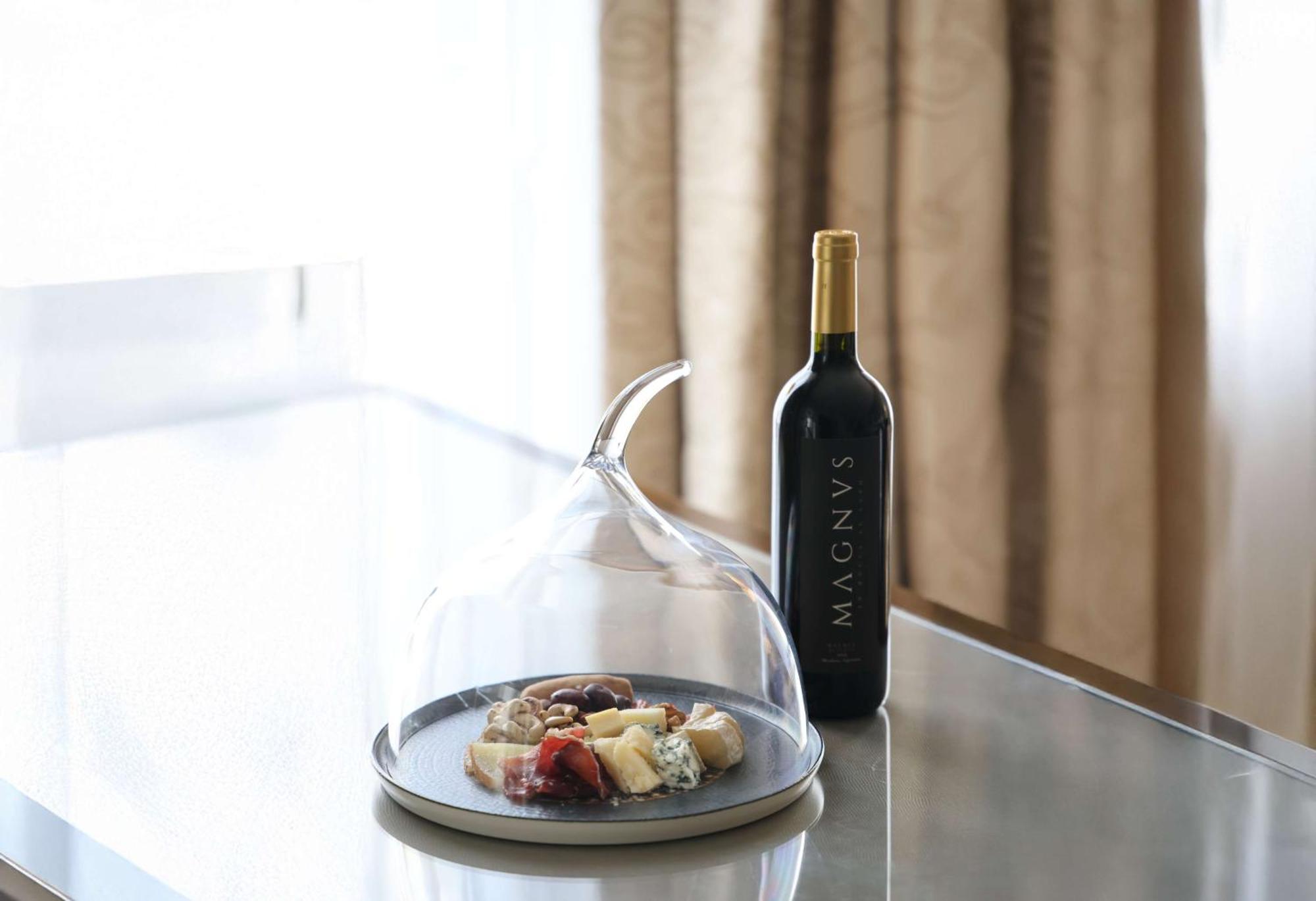 Bristol Panama, A Registry Collection Hotel Dış mekan fotoğraf A wine decanter