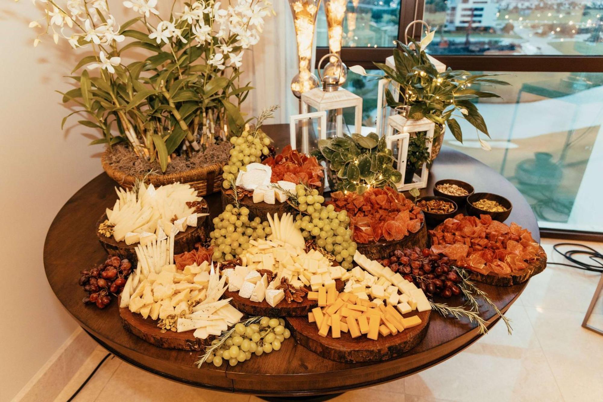 Bristol Panama, A Registry Collection Hotel Dış mekan fotoğraf A cheese platter