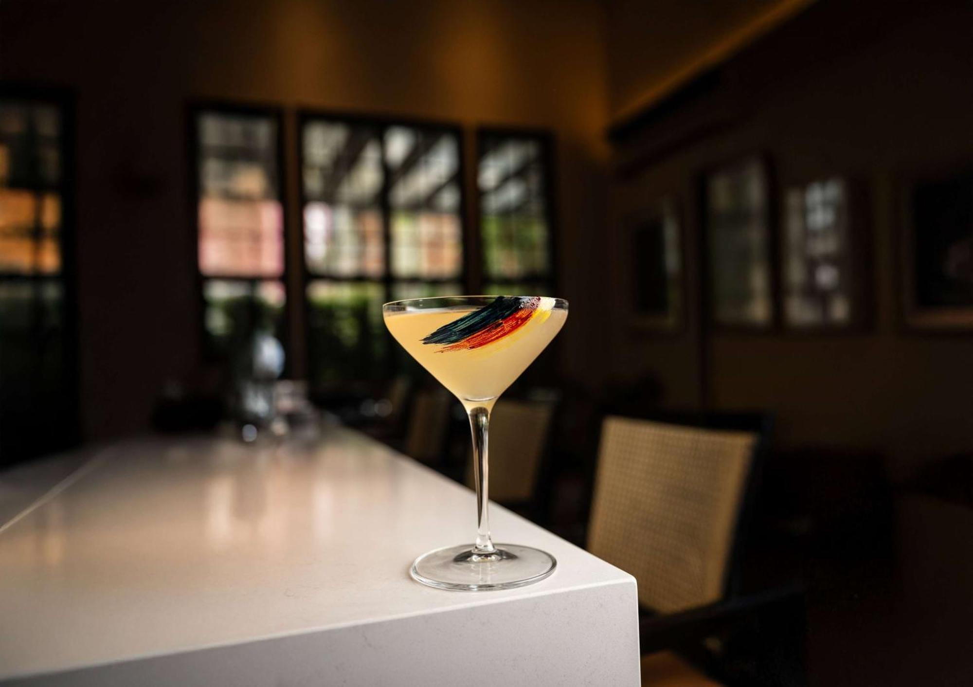 Bristol Panama, A Registry Collection Hotel Dış mekan fotoğraf A cocktail at the bar